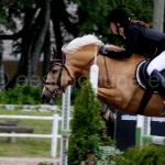 Ralf hõbedast medalit vormistamas